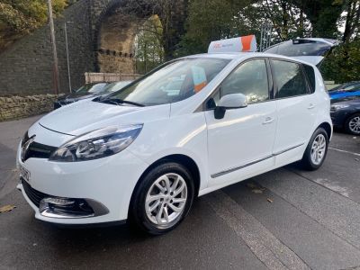 Renault Scenic 1.5 dCi Dynamique TomTom Energy 5dr [Start Stop] MPV Diesel White at R & J Car Sales Limited	 Halifax